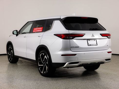 Used 2024 Mitsubishi Outlander SE image 7