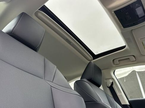 Used 2025 Lexus ES 300h w/ Premium Package FWD image 19