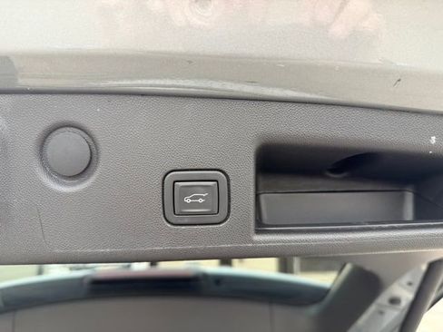 Used 2023 Chevrolet Equinox LT image 13