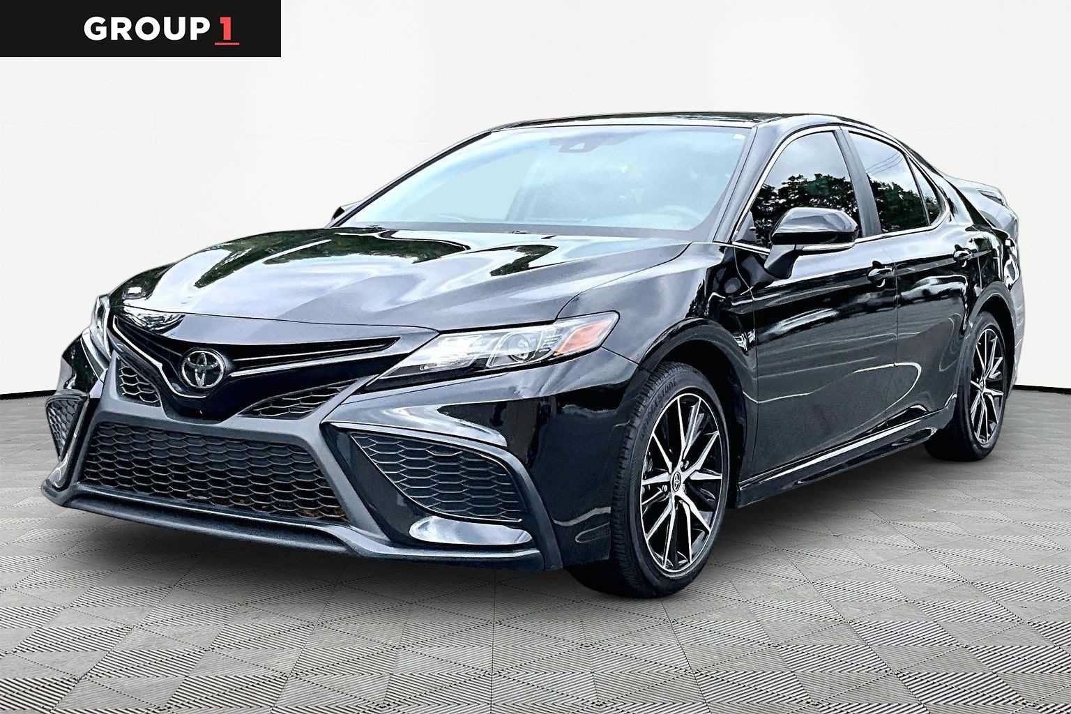 Certified 2024 Toyota Camry SE FWD image 1