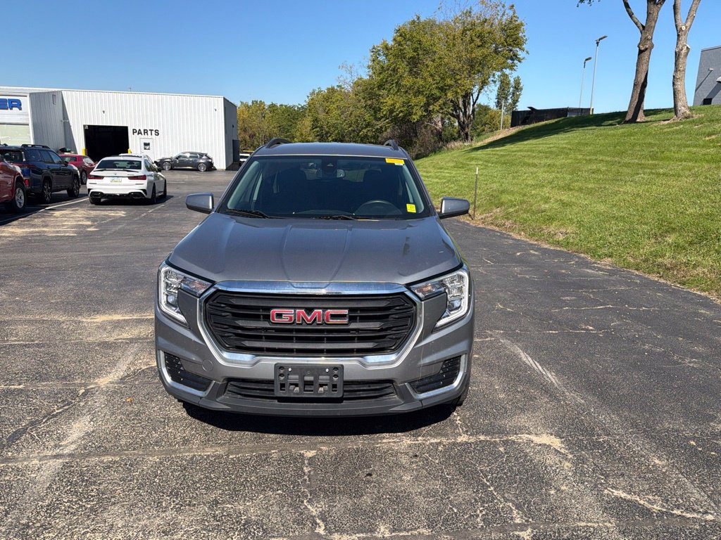Used 2023 GMC Terrain SLE w/ Driver Convenience Package AWD/4WD image 2
