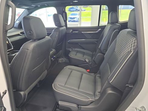 Used 2024 GMC Acadia Denali w/ Super Cruise Package image 10