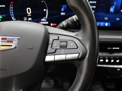 Used 2025 Cadillac XT4 Premium Luxury image 12