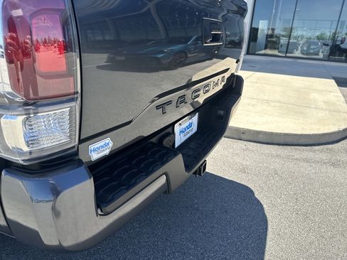 Used 2022 Toyota Tacoma TRD Sport w/ Black Out Package (TMS) AWD/4WD image 10
