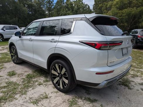 New 2026 Mitsubishi Outlander SE FWD image 6