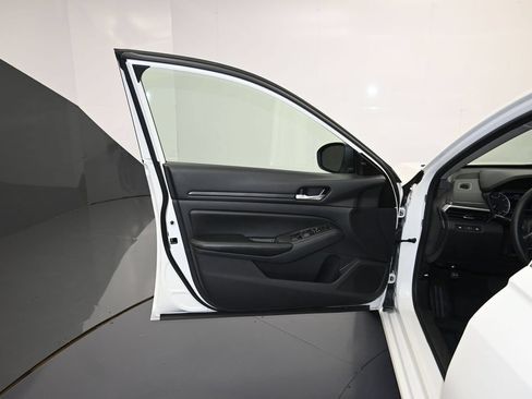 Certified 2025 Nissan Altima 2.5 SV FWD image 10