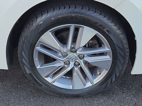 Used 2015 Toyota Corolla LE image 8