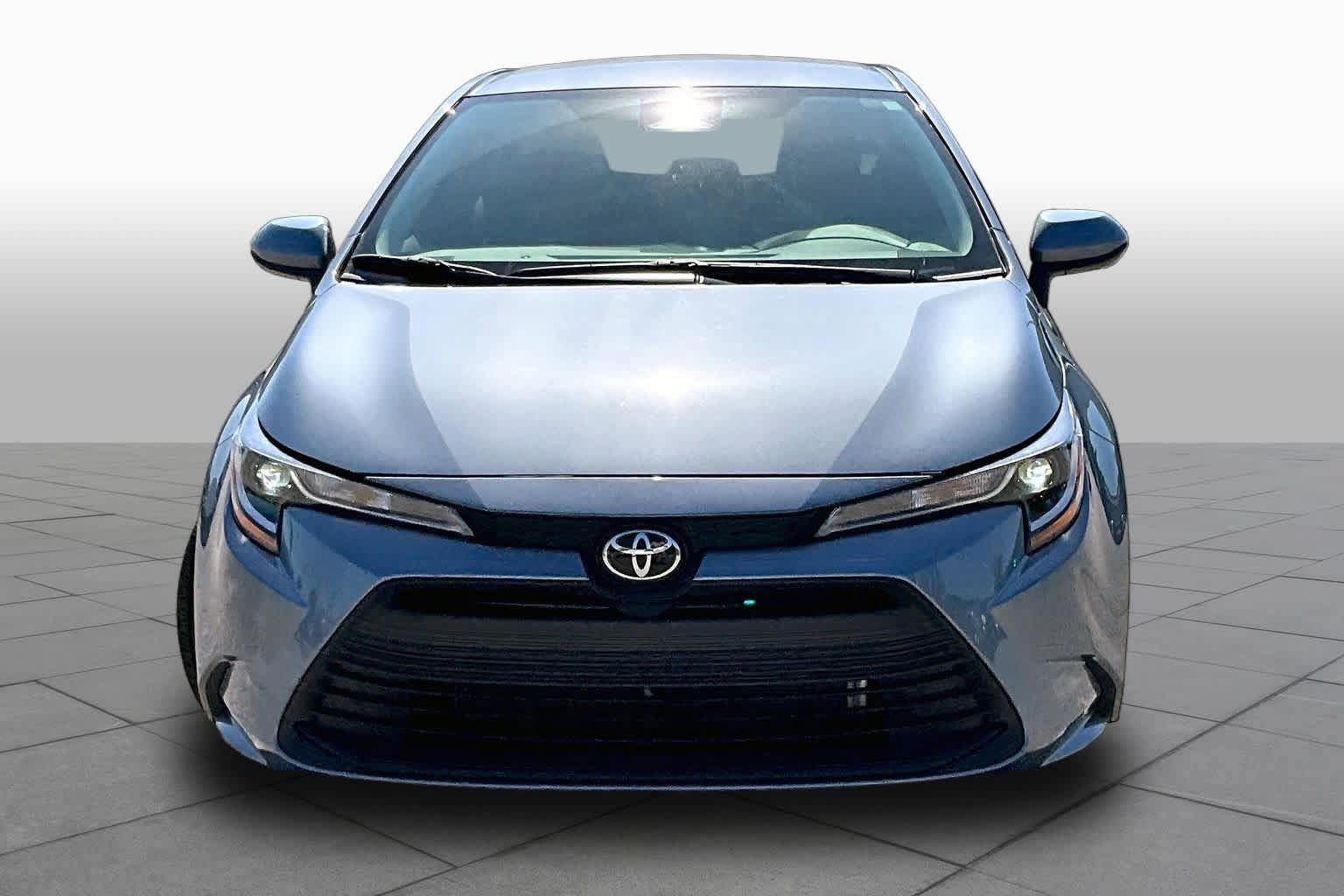 Used 2025 Toyota Corolla LE FWD image 4