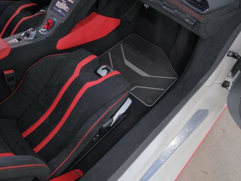 Used 2024 Lamborghini Huracan STO RWD image 18