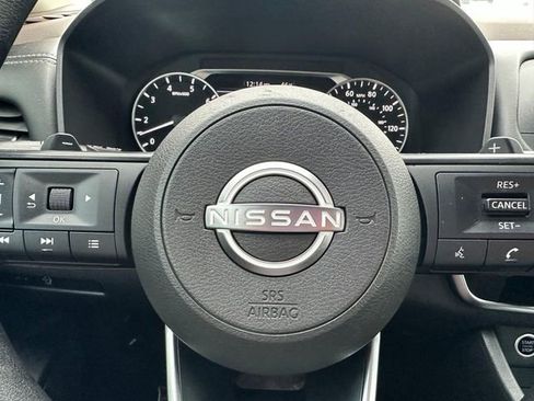 Used 2023 Nissan Rogue S image 26