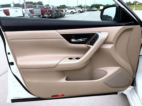 Used 2015 Nissan Altima 2.5 SL w/ Moonroof Package FWD image 9