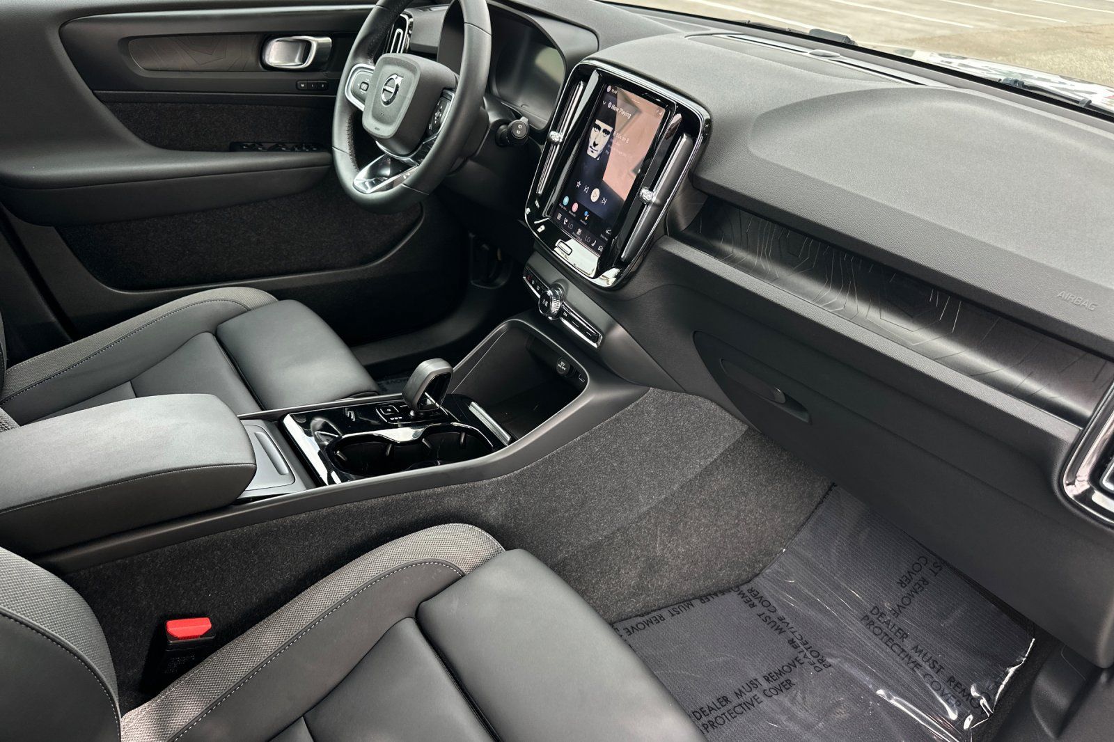 Certified 2024 Volvo XC40 Recharge Core w/ Protection Package Premier AWD/4WD image 17