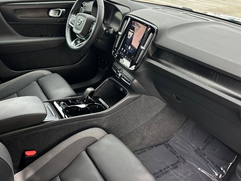 Certified 2024 Volvo XC40 Recharge Core w/ Protection Package Premier AWD/4WD image 17