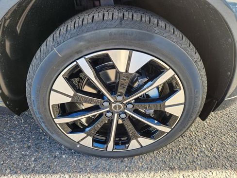 New 2026 Volvo XC60 B5 Plus w/ Protection Package Premier image 18