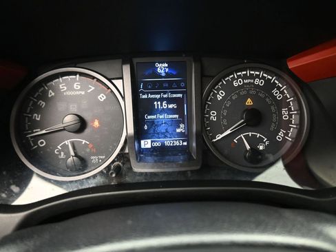 Used 2017 Toyota Tacoma TRD Off-Road w/ Tow Package (A/T) image 6