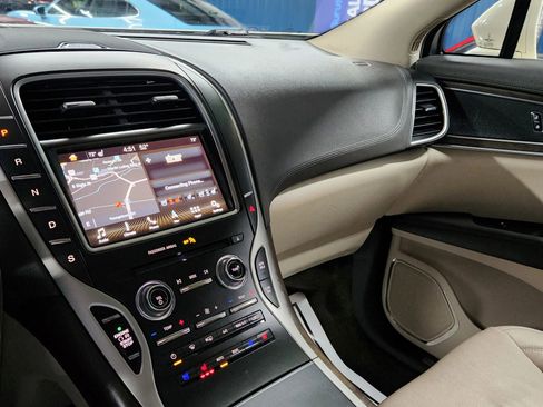 Used 2018 Lincoln MKX Reserve w/ Driver Assistance Package image 32