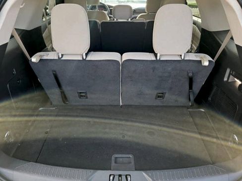 Used 2024 Ford Explorer XLT RWD image 9