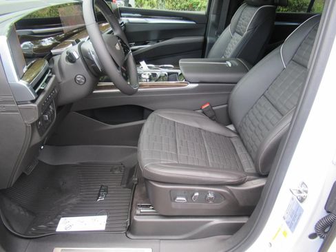 New 2026 Cadillac Escalade Platinum Sport w/ LPO, ONYX Package AWD/4WD image 18