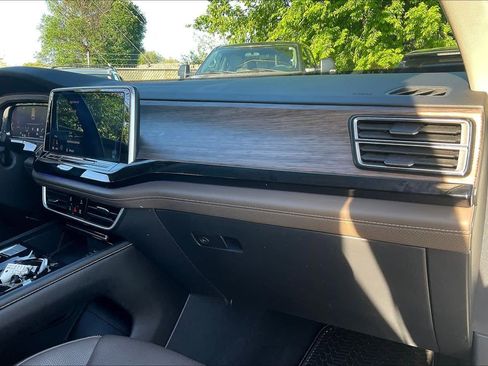 Used 2024 Volkswagen Atlas SEL image 19