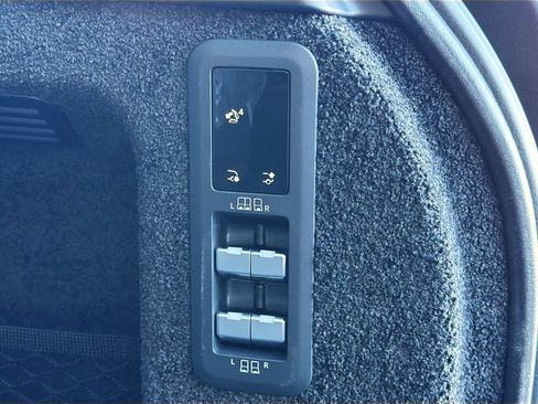 New 2025 Land Rover Range Rover Long Wheelbase SE image 13