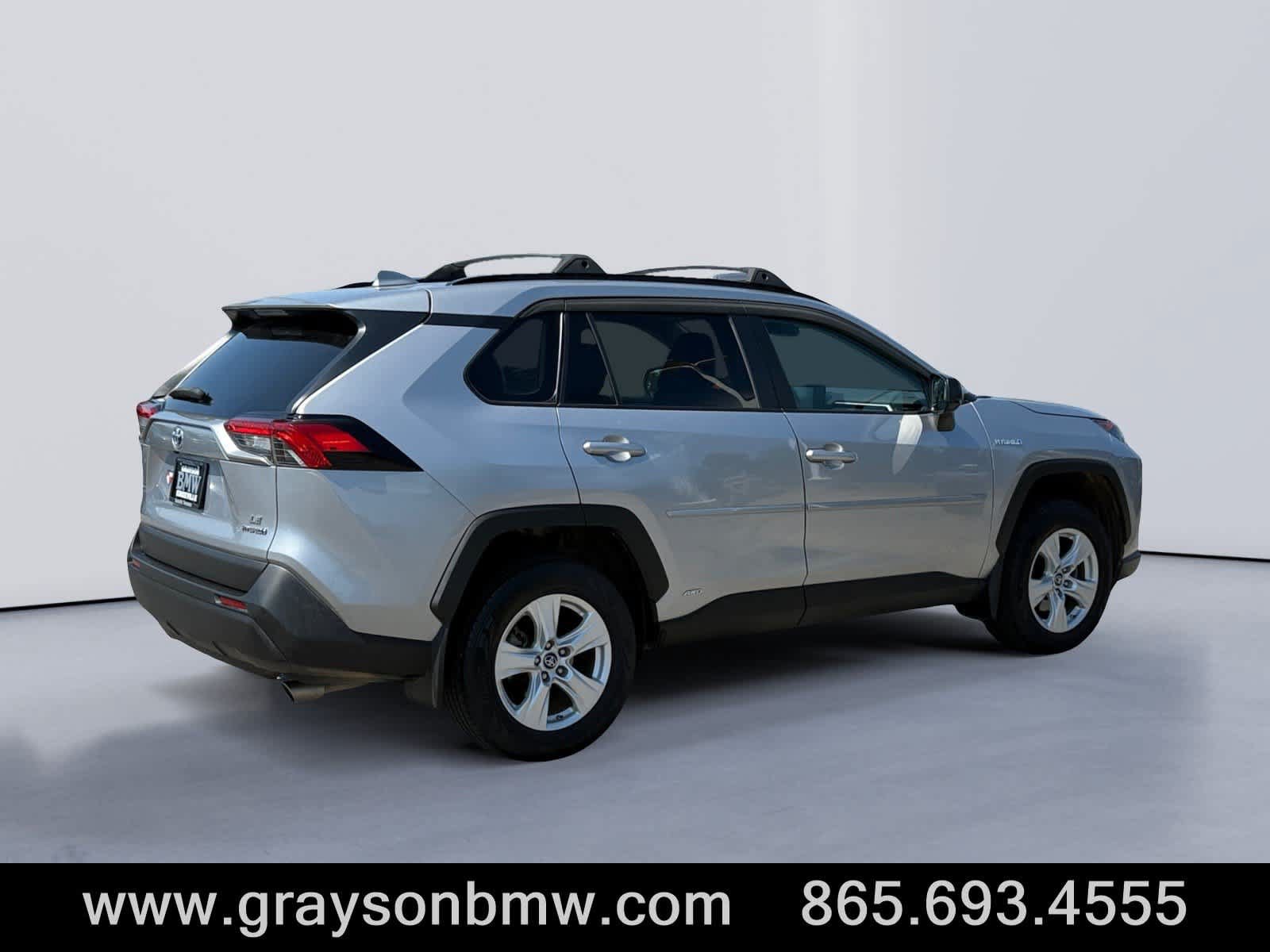 Used 2021 Toyota RAV4 LE AWD/4WD image 3