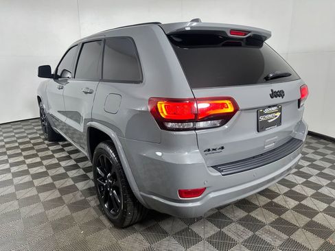 Used 2021 Jeep Grand Cherokee Laredo X AWD/4WD image 3