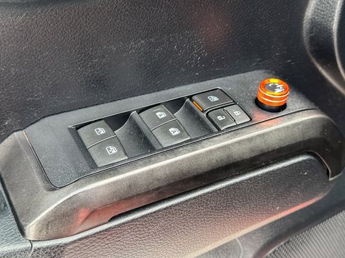 Used 2018 Toyota Tacoma TRD Off-Road image 11