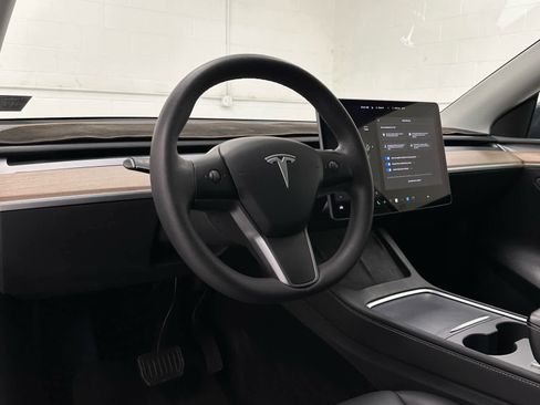 Used 2023 Tesla Model Y Long Range image 10