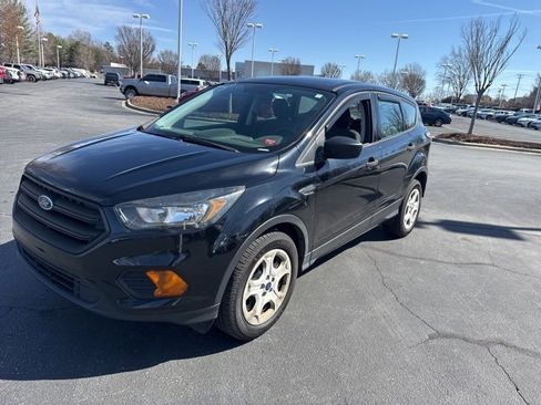 Used 2018 Ford Escape S image 3