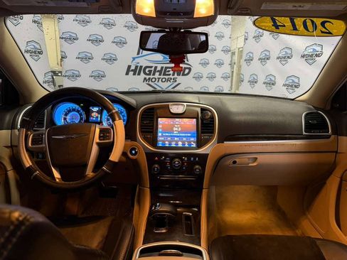 Used 2014 Chrysler 300 w/ Driver Convenience Group image 27