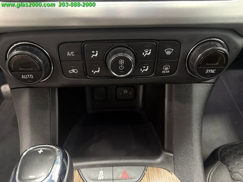 Used 2019 GMC Acadia SLE AWD/4WD image 30