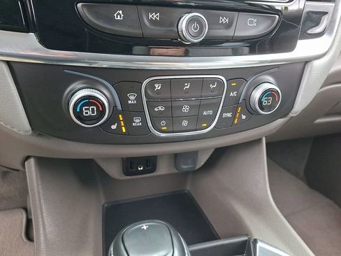Used 2018 Chevrolet Traverse LT FWD image 17