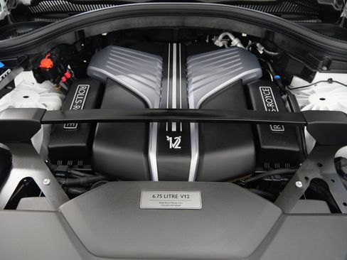 Used 2025 Rolls-Royce Cullinan Black Badge AWD/4WD image 12