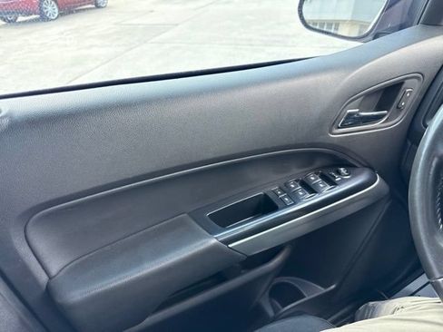 Used 2021 Chevrolet Colorado LT AWD/4WD image 23