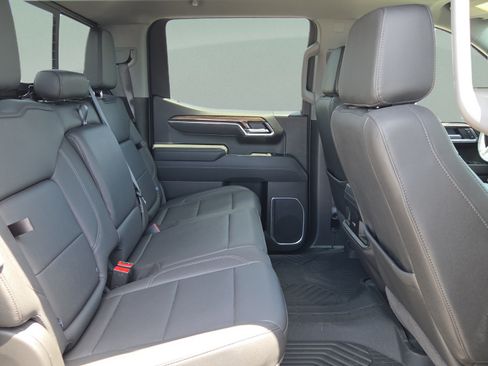 Used 2025 Chevrolet Silverado 1500 LT Trail Boss w/ Convenience Package II AWD/4WD image 15