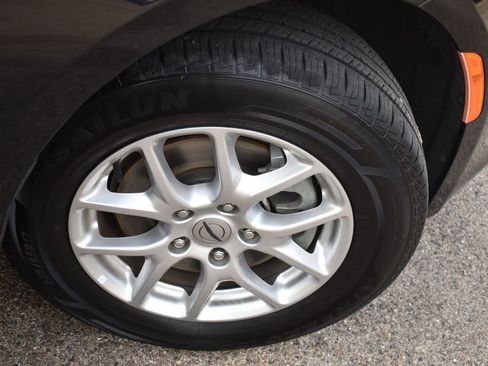 Used 2023 Chrysler Voyager LX image 14