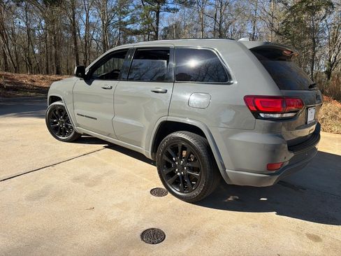 Used 2021 Jeep Grand Cherokee Laredo X image 7