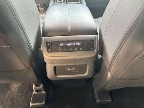 Used 2025 Nissan Pathfinder SV image 24