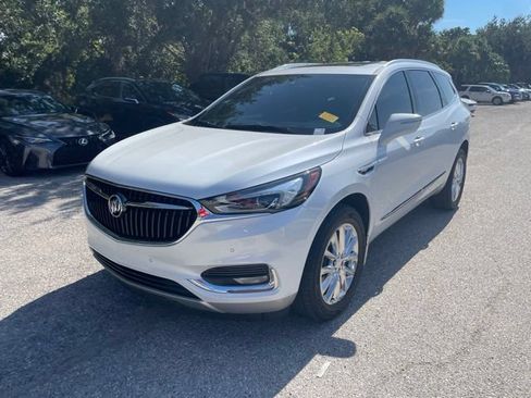Used 2018 Buick Enclave Premium w/ Experience Buick Package FWD image 5