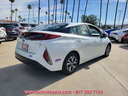 Certified 2019 Toyota Prius Prime Premium image 4
