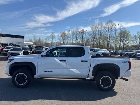 Used 2024 Toyota Tacoma TRD Off-Road AWD/4WD image 2