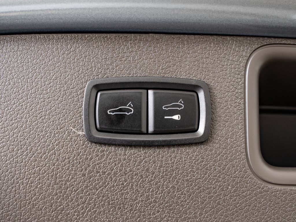 Used 2024 Porsche Macan AWD/4WD image 20