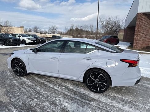 Used 2025 Nissan Altima 2.5 SR image 34