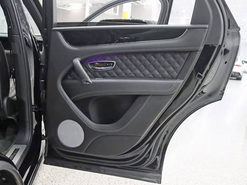 Used 2019 Bentley Bentayga image 34
