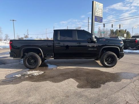 Used 2025 Chevrolet Silverado 2500 ZR2 image 5