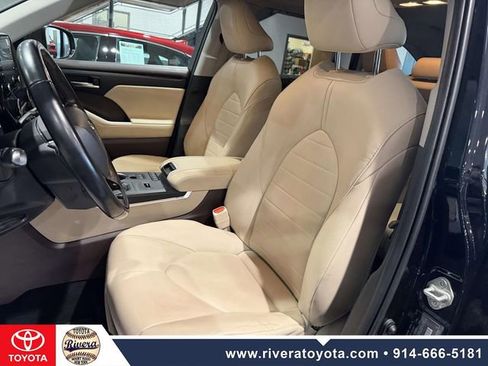 Used 2020 Toyota Highlander XLE image 11