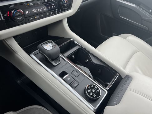 Certified 2025 Nissan Pathfinder SL image 29