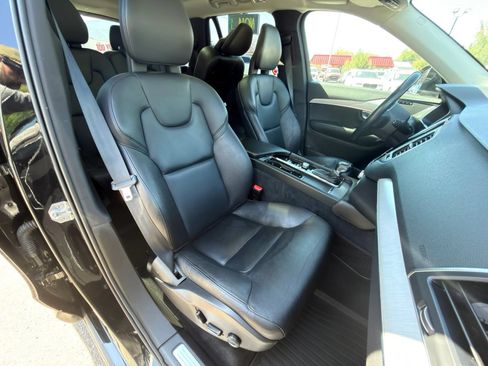 Used 2021 Volvo XC90 T5 Momentum w/ Protection Package Premier AWD/4WD image 6