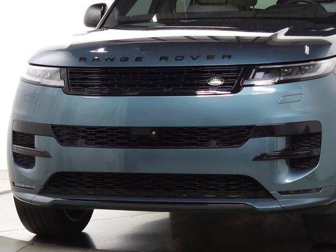 Used 2024 Land Rover Range Rover Sport Dynamic SE AWD/4WD image 3