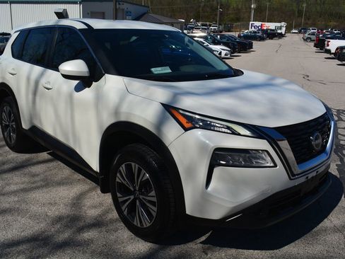 Used 2023 Nissan Rogue SV image 4